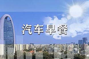 米兰今天进行欧冠赛前训练，伊布来到训练基地观看